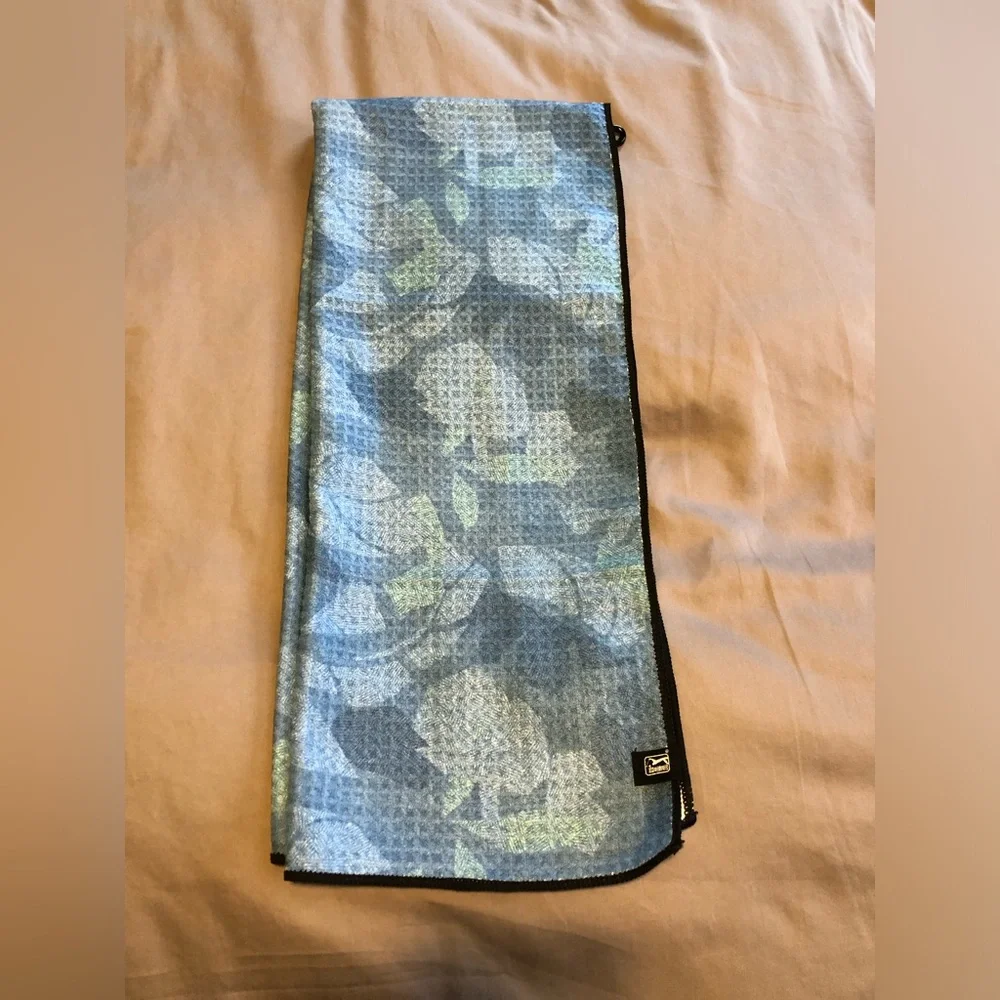 Blue Floral golf Towel pga tour new w/o tags